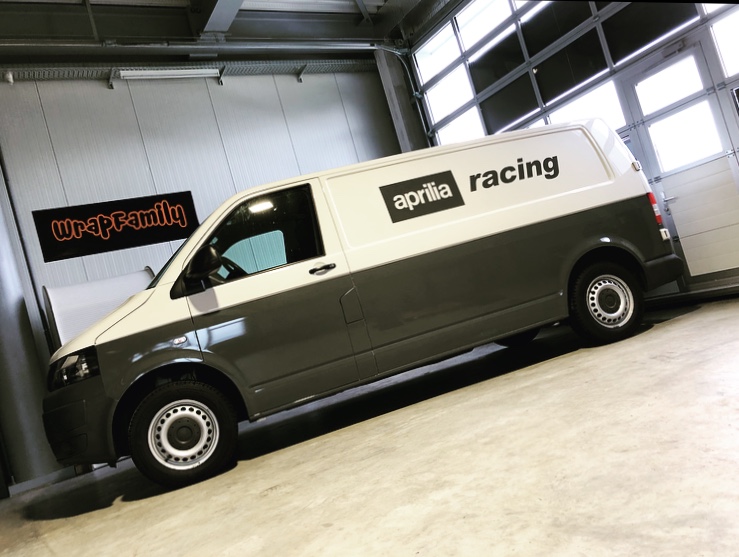 VW Transporter mit aprilia racing Beschriftung – Teilfolierung Wrapfamily, Thurgau