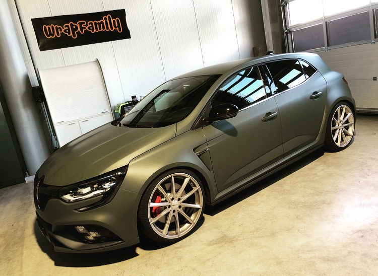 Matt olivgrün folierter Renault Mégane RS – Wrapfamily, Thurgau