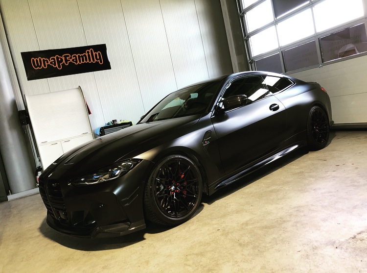 Matt schwarz folierter BMW M4 – Car Wrapping Wrapfamily, Thurgau