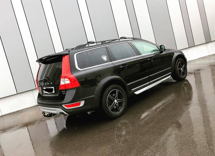 Schwarzer Volvo XC70 mit professioneller Scheibentönung – Wrapfamily, Thurgau