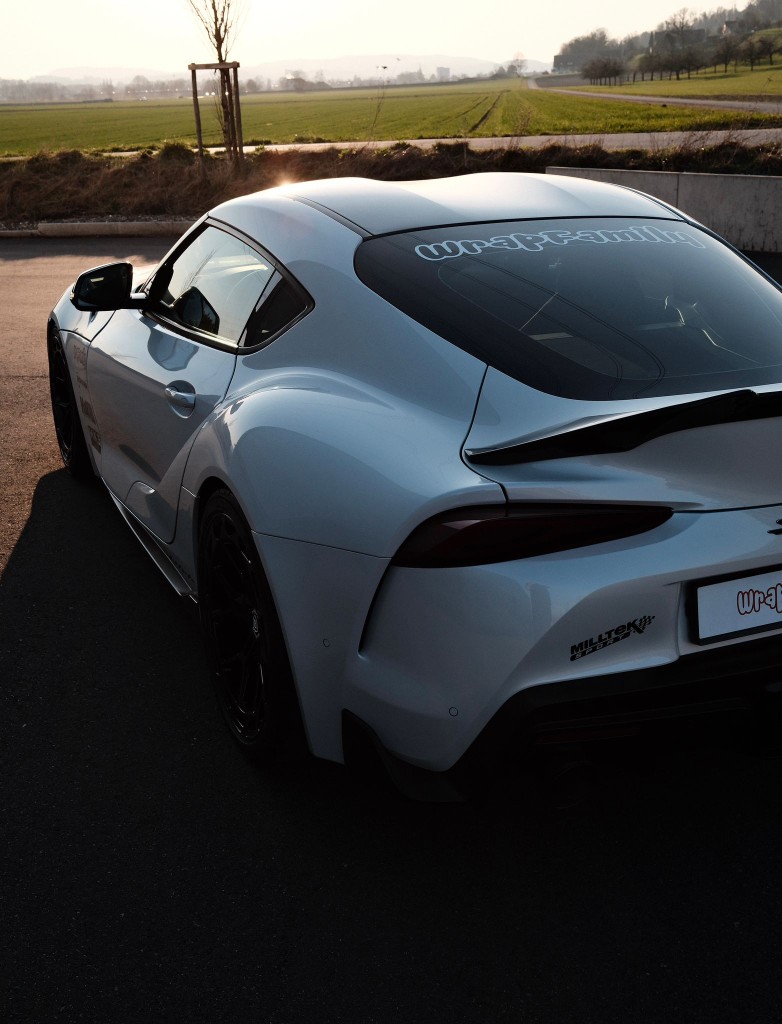Toyota GR Supra mit professioneller Scheibentönung – Sichtschutz und sportlicher Look von Wrapfamily